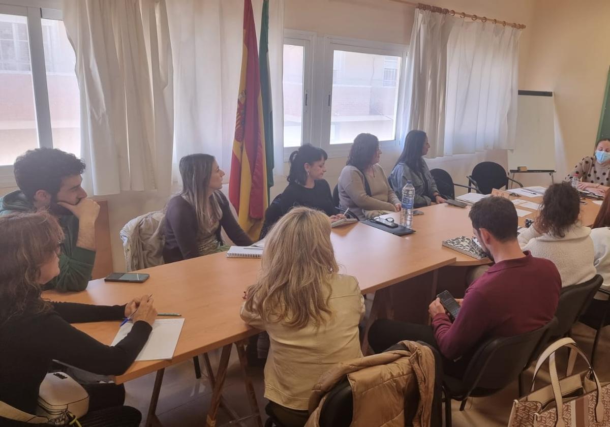 Una de las reuniones con centros educativos y el Ayuntamiento.