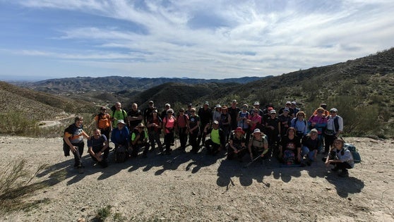 Excursionistas de Vícar visitaron los molinos de Lubrín en una jornada llena de naturaleza