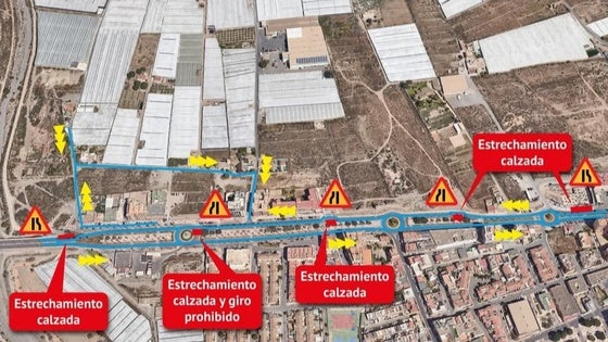 Roquetas realiza obras en la Avenida Carlos III para una mejora del agua
