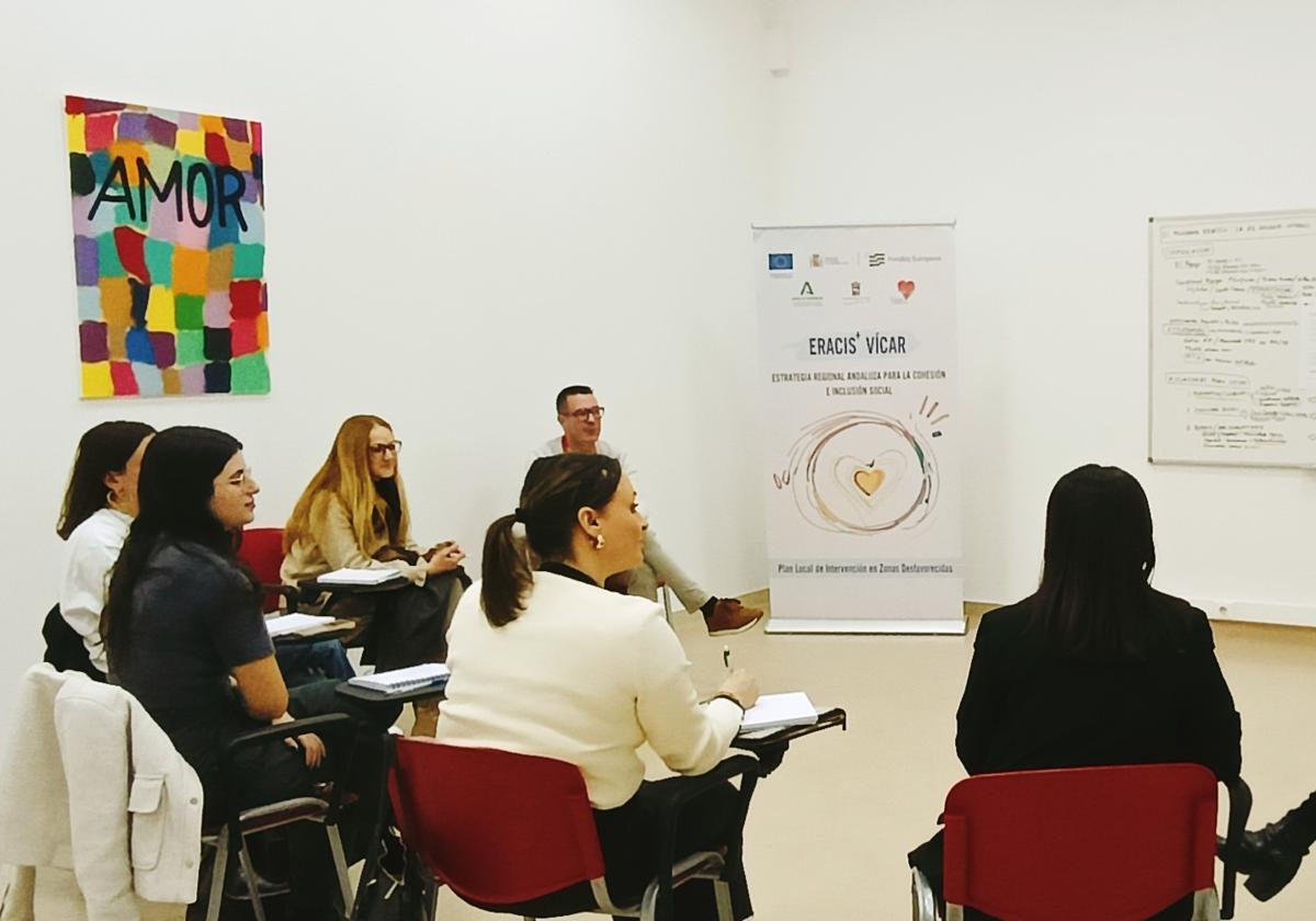 Reunión celebrada en el Centro de Servicios Sociales 'Los Colonos'.