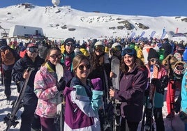 Varios jóvenes disfrutan de este viaje a Sierra Nevada.