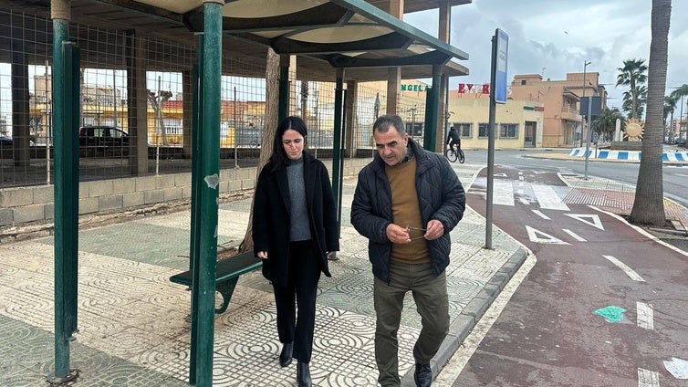 La Mojonera exige la reparación urgente de las paradas de autobús