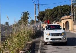 Las labores de fumigación se hacen en todo el municipio costero.