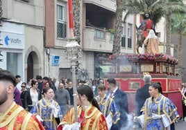 La Borriquita a su paso por El Parador.
