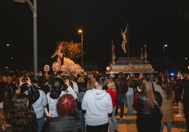 Dos de las procesiones de este Jueves Santo.