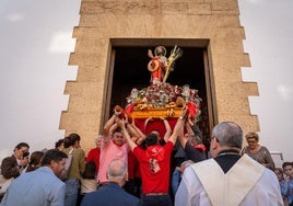 La salida de San Marcos de la parroquia roquetera.