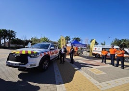 El alcalde conoció el nuevo vehículo para Protección Civil Vícar.