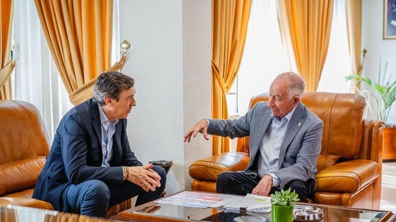 Un encuentro para abordar proyectos estratégicos para el futuro de Roquetas