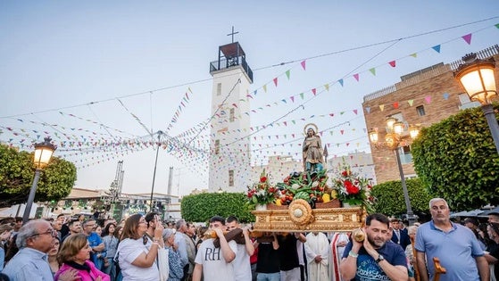 El Parador prepara el último día de sus Fiestas Patronales con música y desfile de carrozas