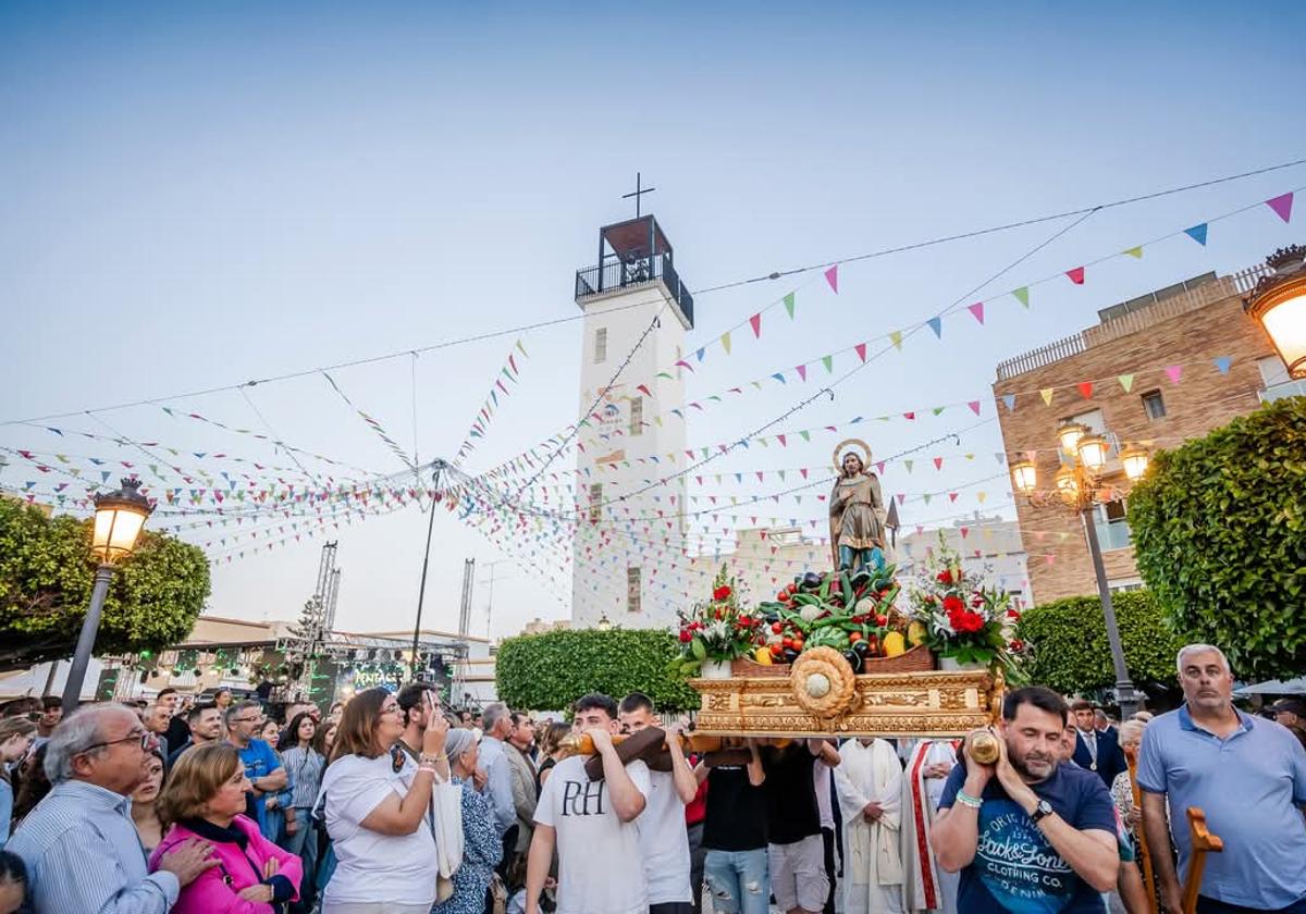 El Parador prepara el último día de sus Fiestas Patronales con música y desfile de carrozas