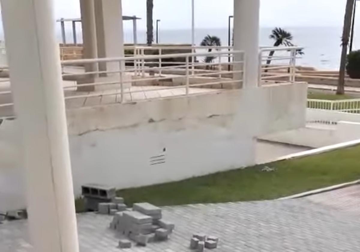 Roquetas mejora la accesibilidad al Paseo Marítimo