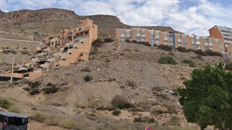 Las viviendas de 53 familias de Aguadulce, en el limbo tras quedar el edificio en manos del 'banco malo'
