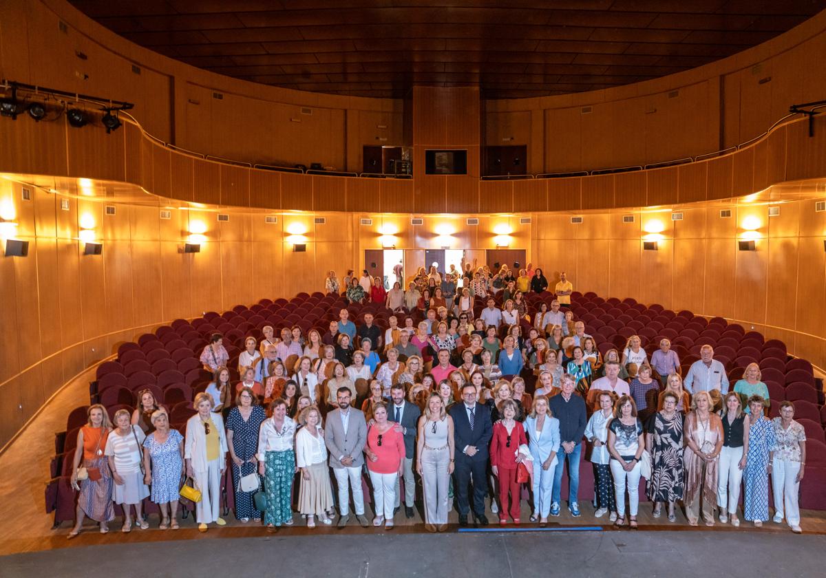 La Universidad de Mayores de la UAL clausura el curso académico con un acto multitudinario en Roquetas