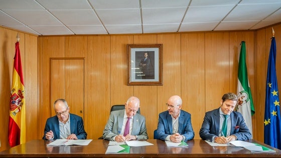 Junta y Ayuntamiento de Roquetas sientan las bases del futuro bus urbano