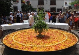 Imagen de una paella gigante en el municipio de Velefique.