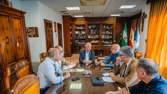 Un encuentro para abordar cuestiones relativas a mejorar el abastecimiento de agua en Roquetas