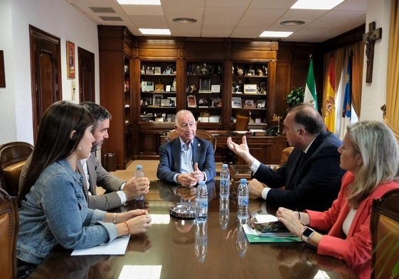 Reunión en el Ayuntamiento de Roquetas de Mar.