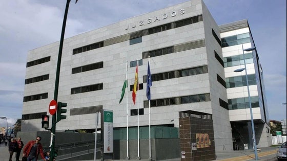 Condenado por ocupar una nave de la Sareb en Vícar para cultivar 1.300 plantas de marihuana