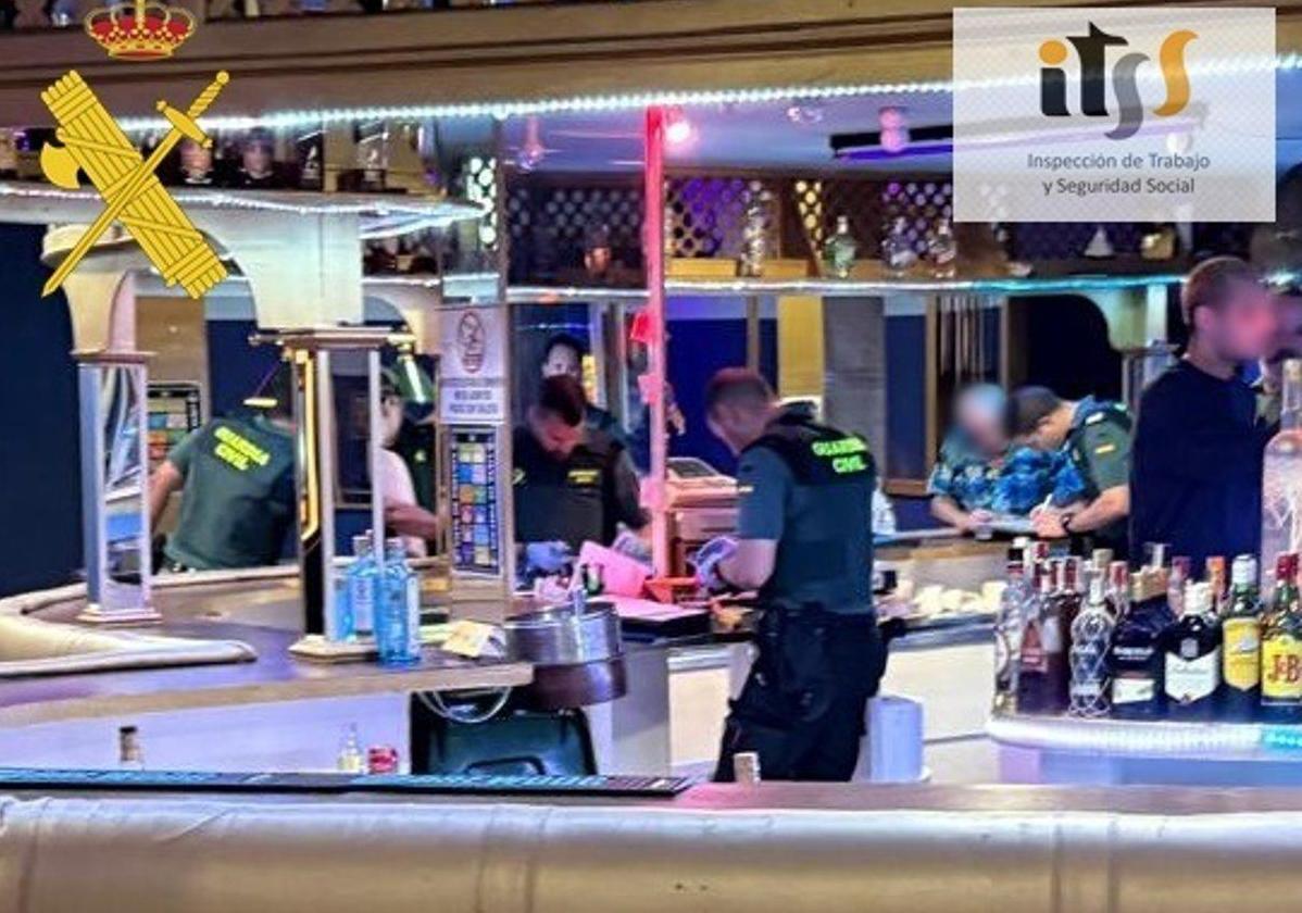 Tres detenidos y varias infracciones en locales de ocio nocturno de Roquetas por contratos irregulares