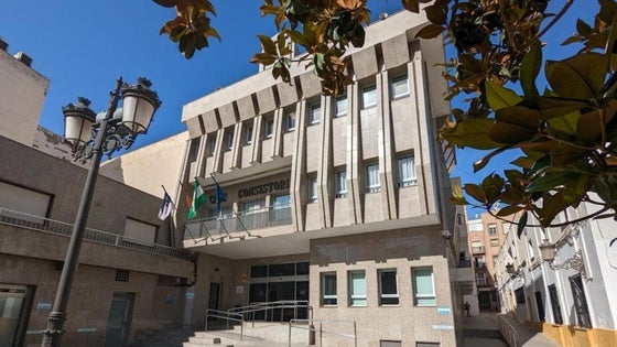 Denuncian que varios edificios municipales siguen sin aire acondicionado pese a las altas temperaturas