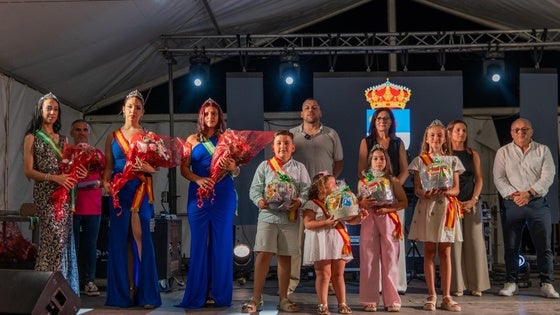 Las 200 Viviendas despide sus festejos con procesión, baile y mucha alegría