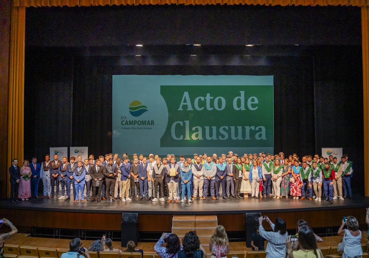 El acto de clausura congregó a una gran cantidad de asistentes en la localidad de Roquetas.