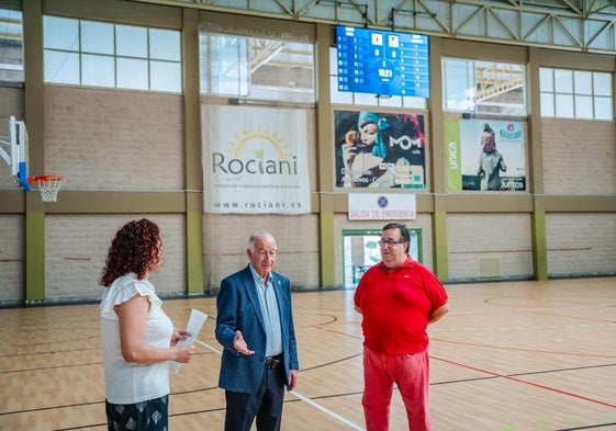 El alcalde visita las instalaciones del pabellón Infanta Crisitina.