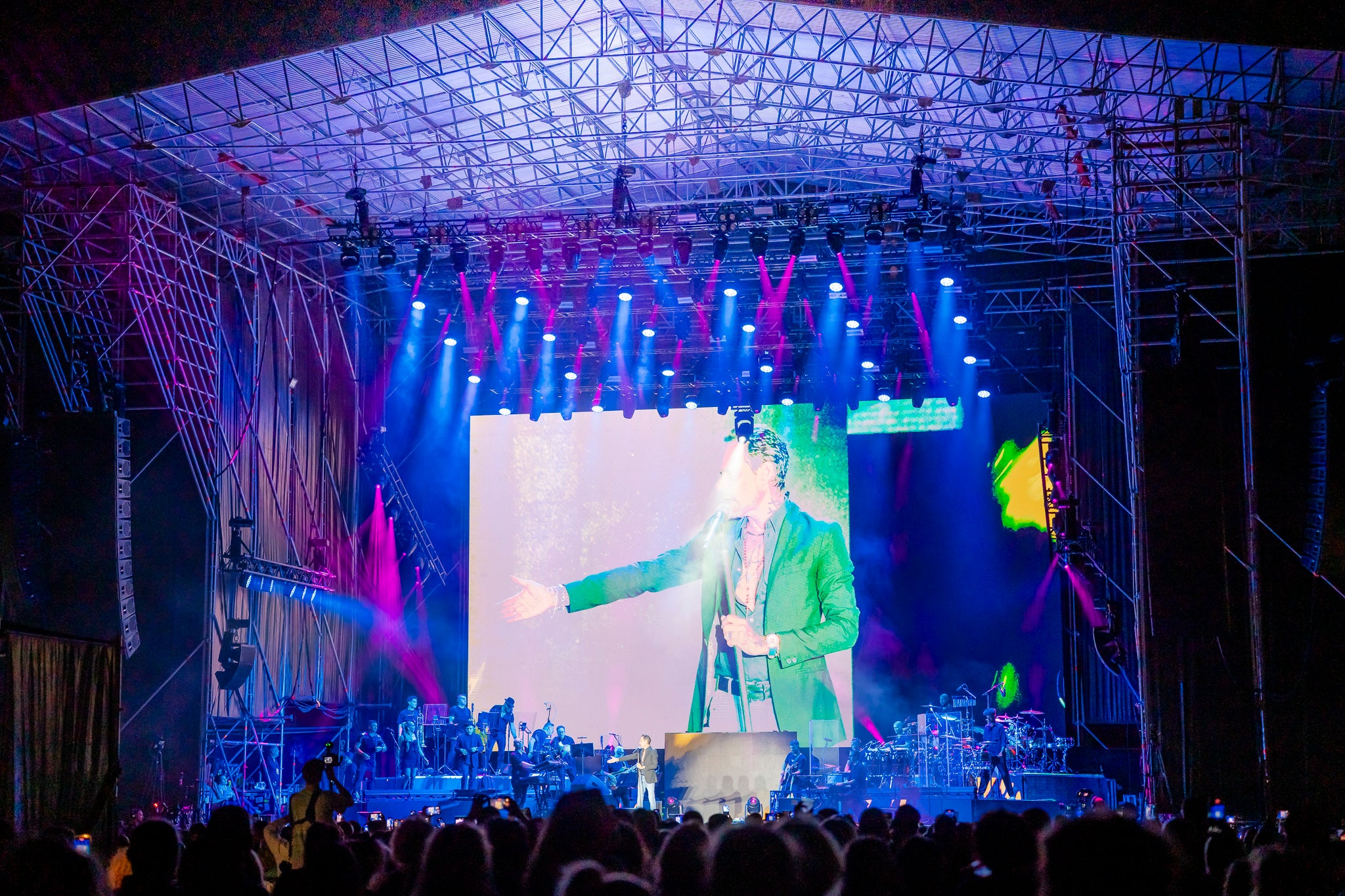 Imagen secundaria 2 - Marc Anthony pone a bailar a 7.000 personas en su concierto de Roquetas de Mar