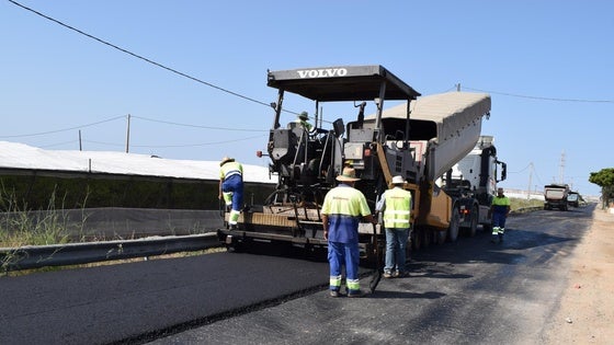 Vícar asfaltará más de una decena de caminos agrícolas que superan los 5 kilómetros