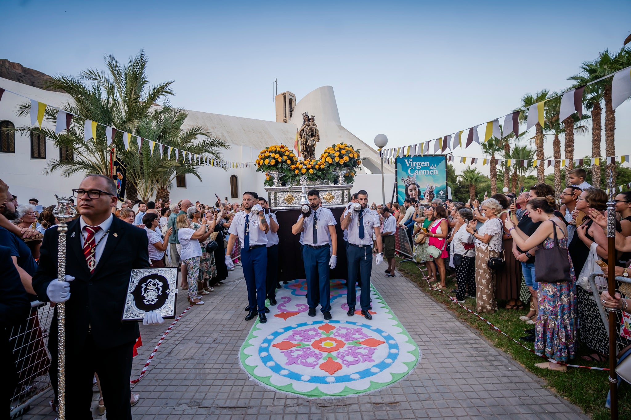 La Virgen del Carmen pasea por Aguadulce