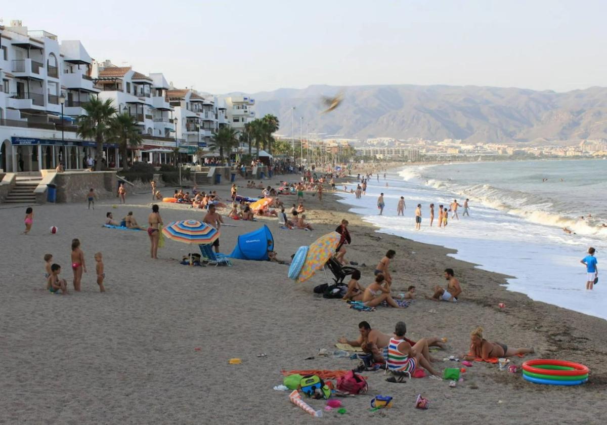 La Playa de La Romanilla de Roquetas será el escenario del evento.