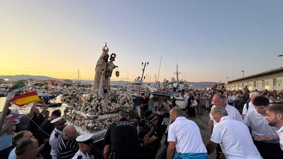 La Virgen del Carmen y Santa Ana despiden las Fiestas del Puerto de Roquetas