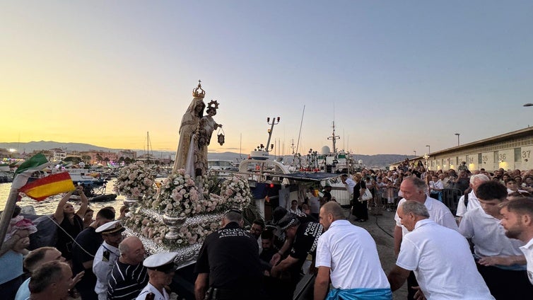 La Virgen del Carmen y Santa Ana despiden las Fiestas del Puerto de Roquetas