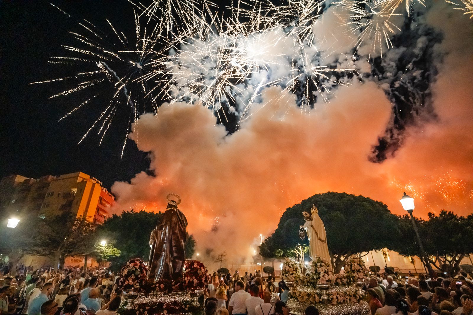 La Virgen del Carmen y Santa Ana dicen adiós a las Fiestas del Puerto de Roquetas, en imágenes