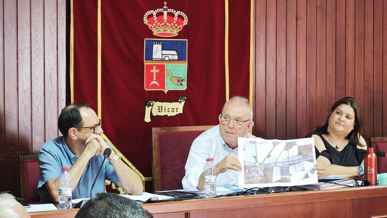 Bonilla informa en el Pleno de su propuesta para construir la Variante Sur de los Llanos