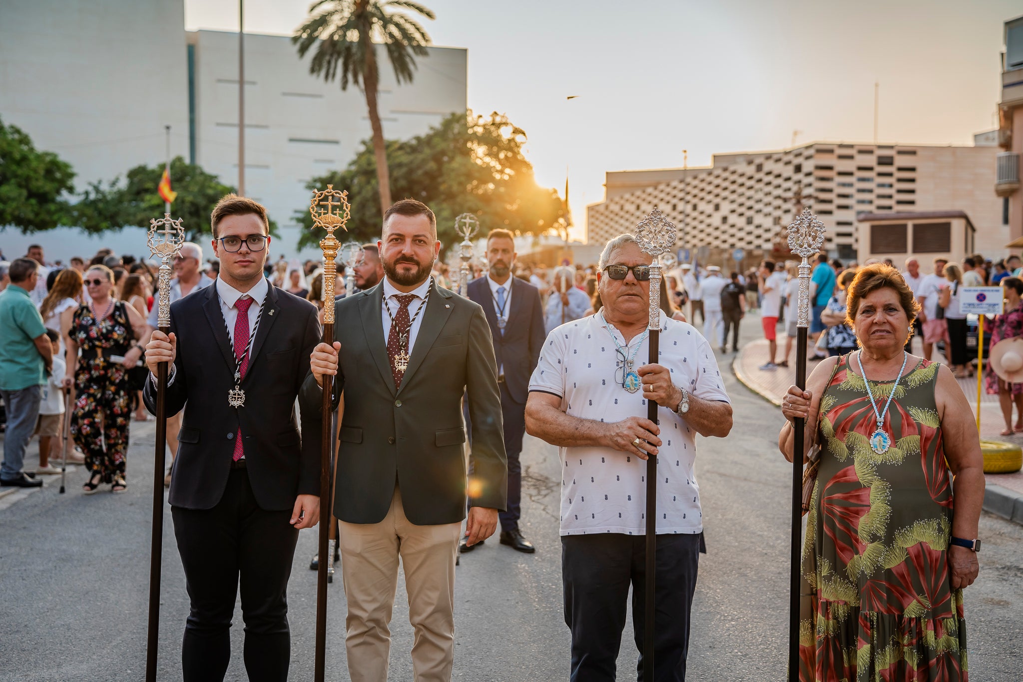 El Puerto de Roquetas revive su devoción con la procesión del Santísimo Cristo del Mar, en imágenes