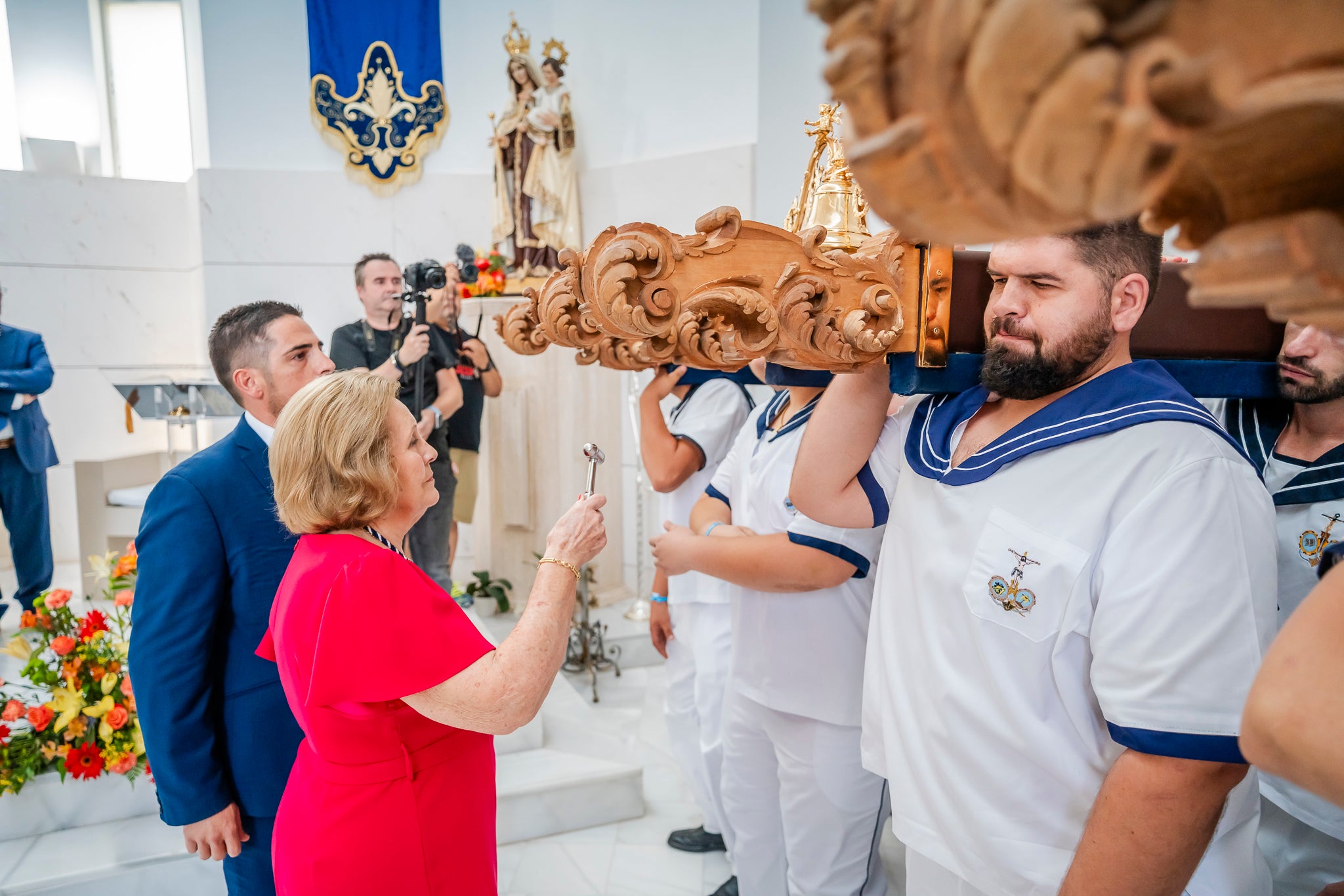 El Puerto de Roquetas revive su devoción con la procesión del Santísimo Cristo del Mar, en imágenes