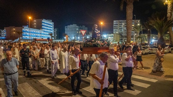 La Virgen de los Vientos recorre las calles de la Urba por segundo año consecutivo