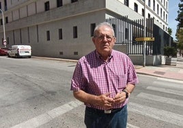 Antonio Bonilla en una calle del municipio vicario.