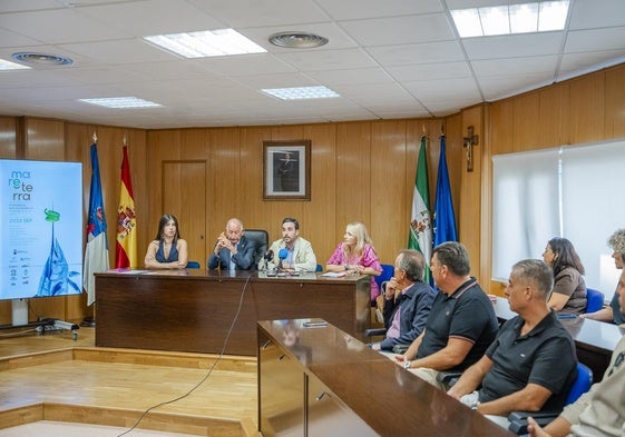 La presentación de esta actividad se llevó a cabo en el Salón de Plenos del Ayuntamiento de Roquetas.
