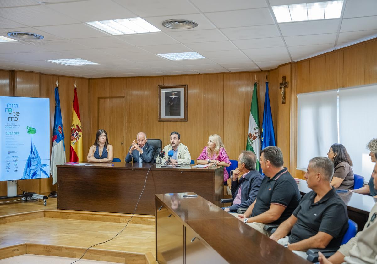 La presentación de esta actividad se llevó a cabo en el Salón de Plenos del Ayuntamiento de Roquetas.