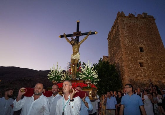 La procesión del Cristo de la Salud, con el precioso atardecer de Vícar.
