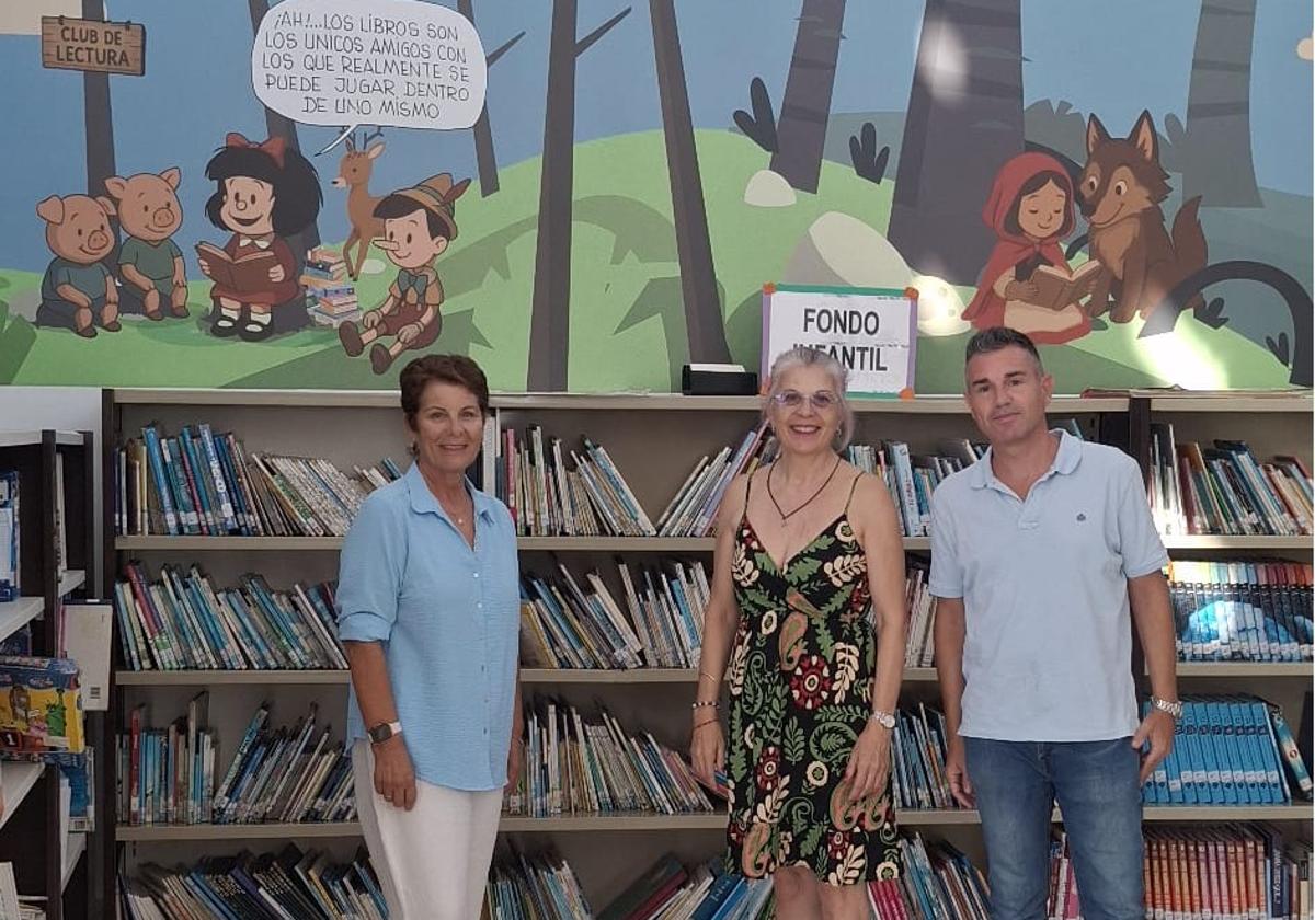 Mafalda, Pinocho, cerditos y el 'primo' de Bambi, junto a Caperucita Roja y el lobo.