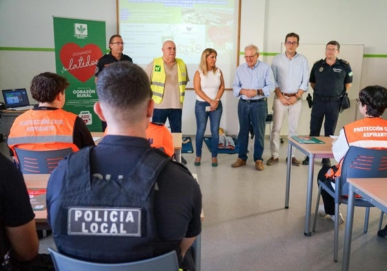 Una de las charlas informativas a voluntarios y agentes.