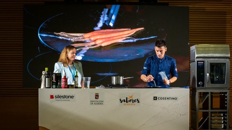 La Feria del Turismo trae paella, flamenco y degustación de tapas a Roquetas