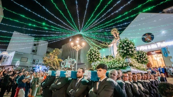 La Virgen del Rosario anuncia el fin de las Fiestas Patronales en Roquetas