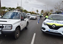 Un control de vigilancia de la Policía Local de Vícar.