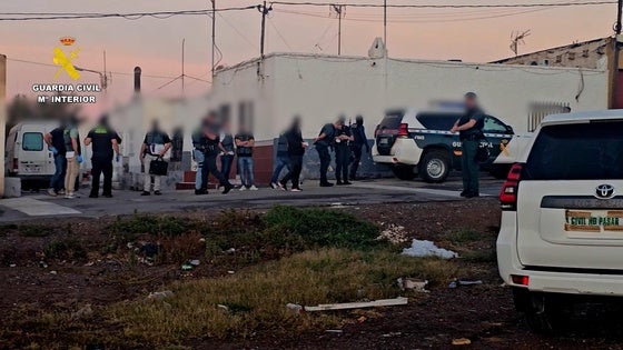 Detenidas 4 personas por disparar, atropellar y agredir brutalmente a un camionero para robarle en La Mojonera