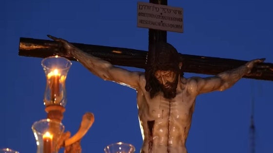 Roquetas vive una emotiva procesión de 'Nuestro Jesús Crucificado'