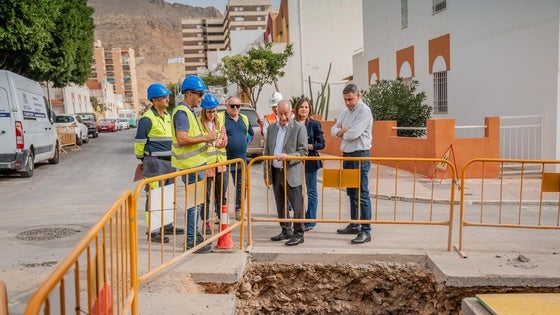 Roquetas apuesta por la renovación de redes de abastecimiento en Aguadulce